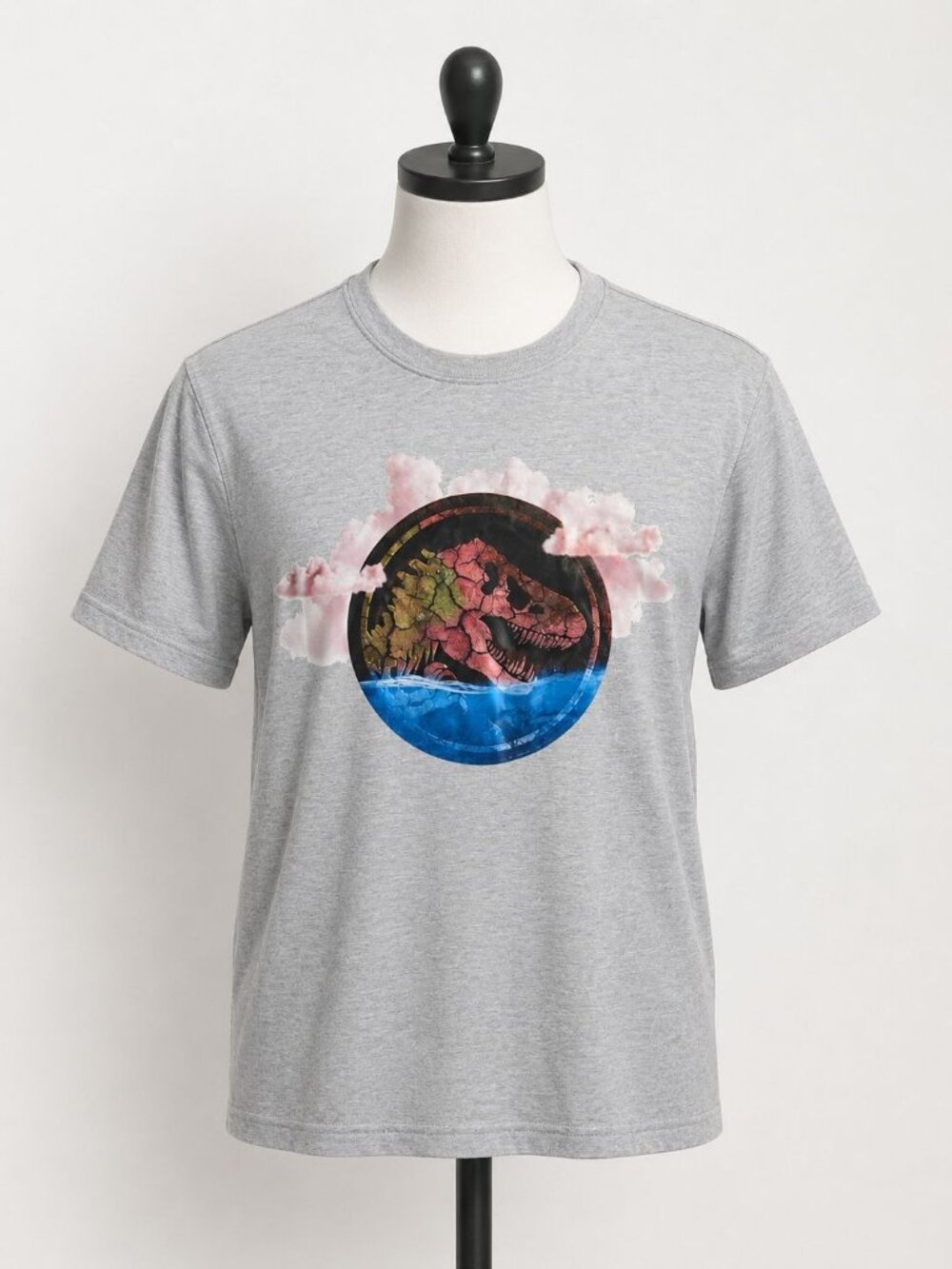 Jurassic World Rebirth Women's Graphic Tee with Short Sleeves Size Large NWT